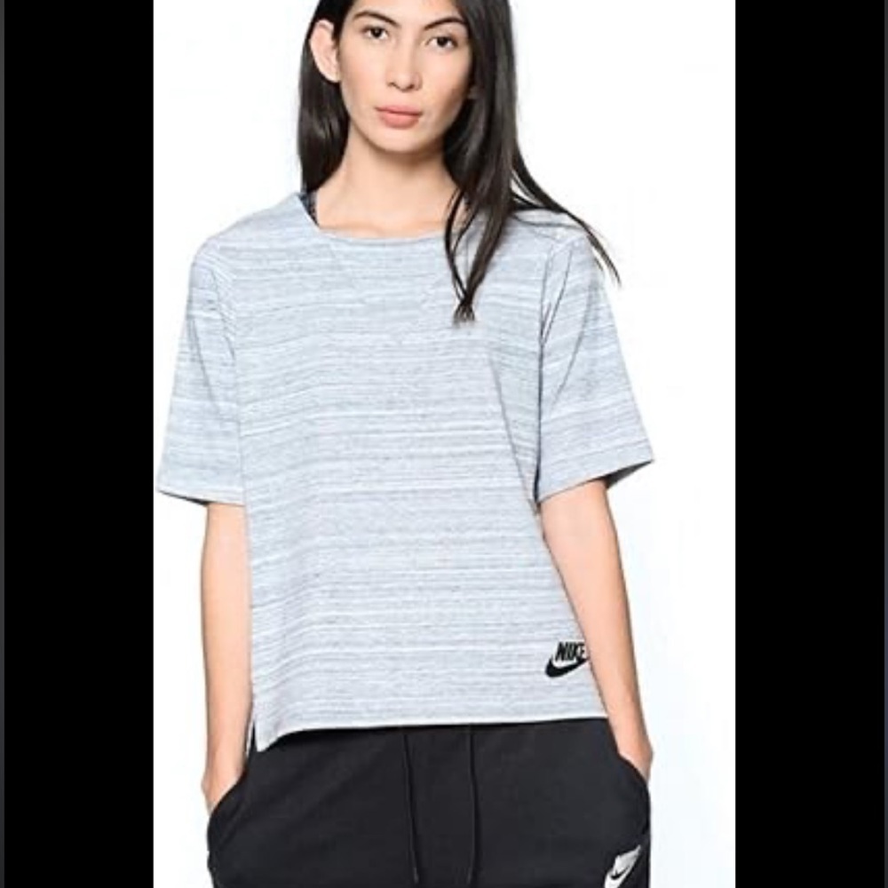 Nike short sleeve heathered gray tee medium